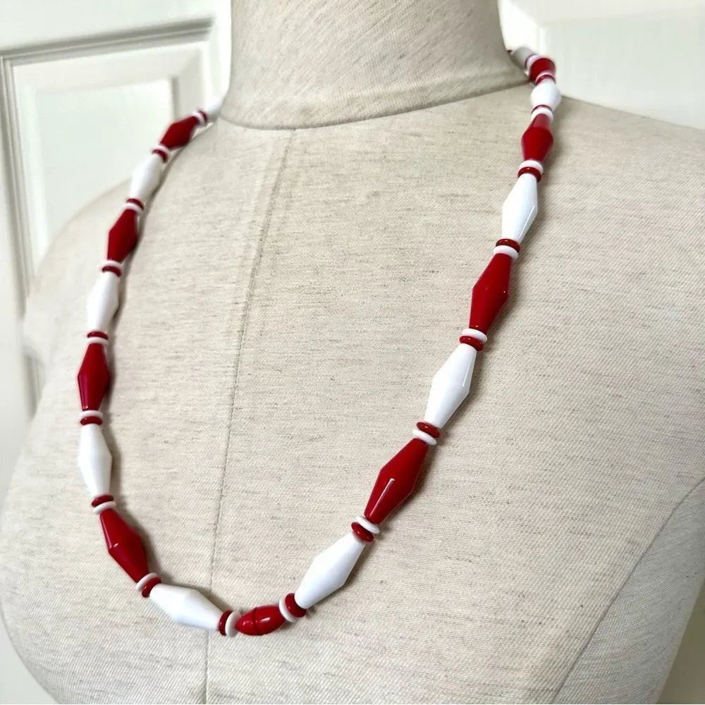 Vintage red and white beaded cocktail necklace
